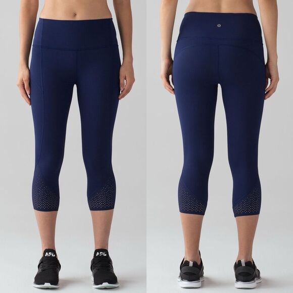 Lululemon Anew Crop 21" leggings in navy size 6 - Picture 1 of 10